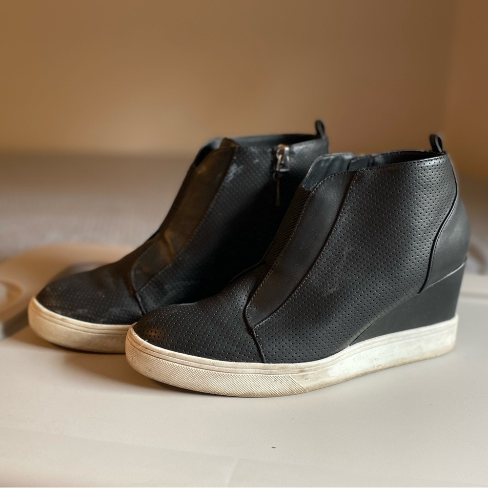 Wedge sneakers